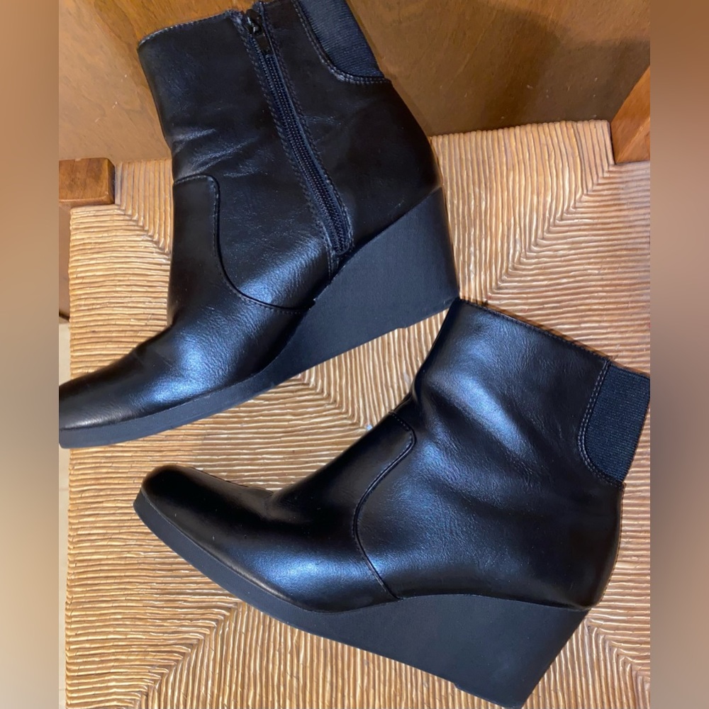 Like New LifeStride Wedge Bootie